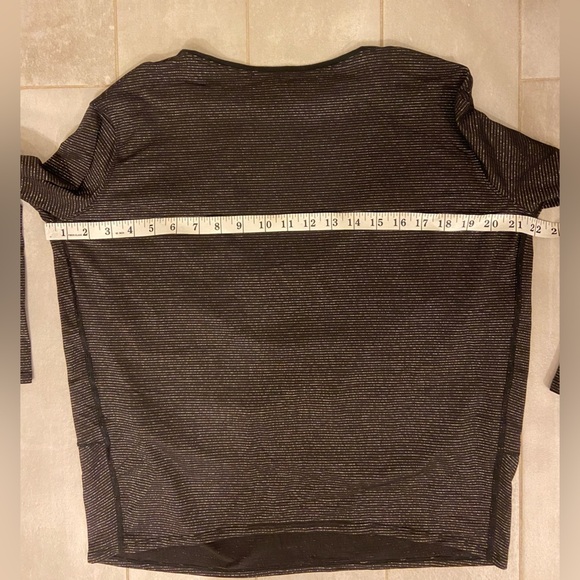 Lululemon Back In Action Long Sleeve Striped Gold Shine Size XS/S - Picture 7 of 8